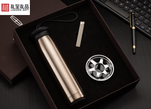 公司年會定制禮品、年度優(yōu)秀員工禮品、年會伴手禮怎么挑選更貼心2