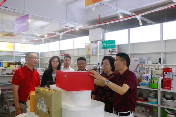 深圳市企業(yè)聯(lián)合會、深圳市企業(yè)家協(xié)會黨委書記于劍一行到禮至控股集團(tuán)調(diào)研